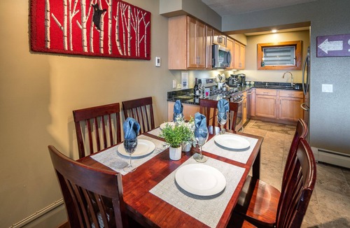 Central Vermont- Killington Condo | ⭐️Ski-On/Ski-Off COZY BEAUTIFUL MOUNTAIN CONDO 2-Bed/2-Bath with Fireplace