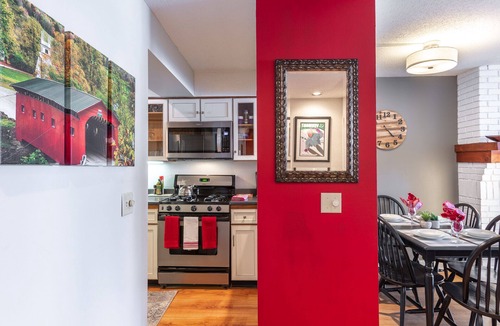Central Vermont- Killington Condo | ⭐️Ski On-Ski Off Cozy Mountain Condo w/Real Wood Fire Place- King Bed 2-Bed/Bath