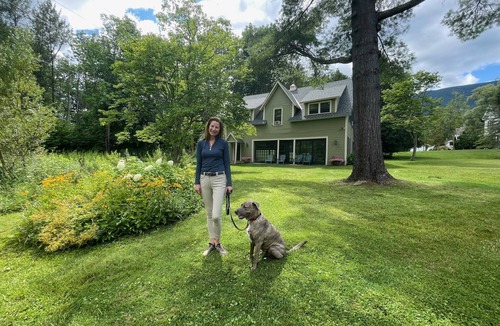 Manchester House | Ski season or yearly rental. Fireplce. Dogs welcome. Walk to Equinox Pond & BBA.