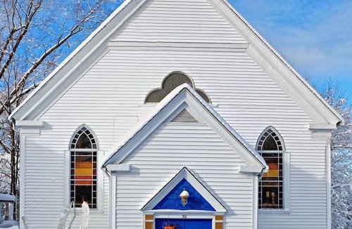 Wolfeboro House | Sleep Like an Angel in an Old Church - Brown Room