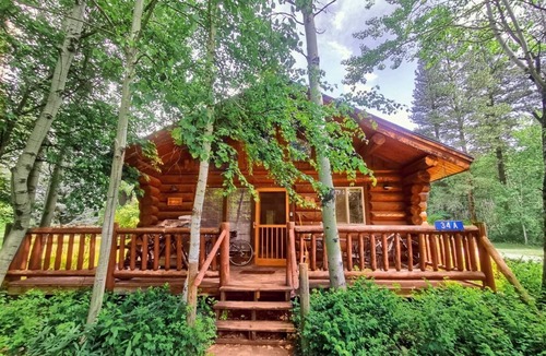 Winthrop Cabin | Sleeping Wolf Cabin 1BR w/ski trail & river access, pool/hot tub, laundry