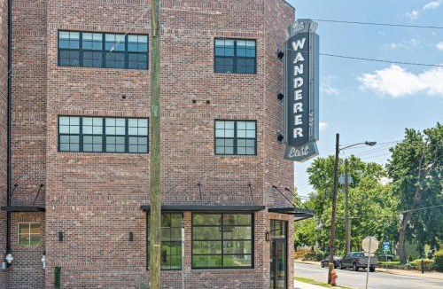 Portsmouth House | Sleeps 20 Three Condos Side by Side 10 minutes to Broadway