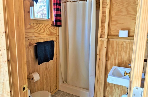 Fayetteville Hotel | Sleeps up to 4, kitchenette, full bathroom, fire ring/picnic table, air conditioned/heated.