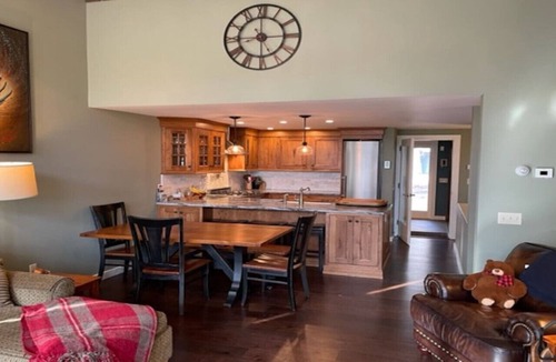 Stratton Mountain Apartment | Slopeside E-10 ski in ski out the door