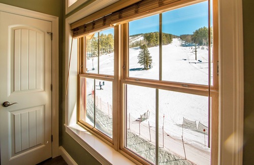 North Conway Condo | SLOPESIDE Luxury Penthouse-Level Ski-In/Out Cranmore Mtn Condo!
