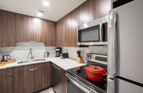 Prudential - St. Botolph Apartment | Smart Back Bay 1BR w/Gym, Doorman, nr. Esplanade, by Blueground