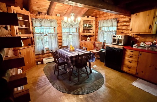 Wardsboro House | Snow Mountain Lodge- 6 miles from Mt Snow. Ski, Indoor Pool, Golf, Hike, Relax!