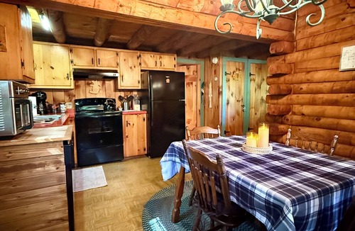 Wardsboro House | Snow Mountain Lodge- 6 miles from Mt Snow. Ski, Indoor Pool, Golf, Hike, Relax!