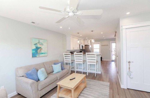 Chic's Beach Apartment | Sojourn's Sea Views with Balcony Sleeps 4