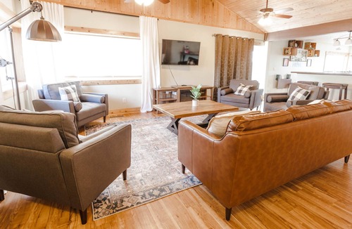 Carbon Hill Cabin | Solace by Hocking Hills 6BD/3.5BA cabin