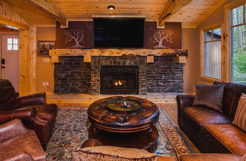 Butler House | Solitude- Luxury Cabin On 22 Acres, Hot Tub, Fireplace, Firepit, A/C Skiing!