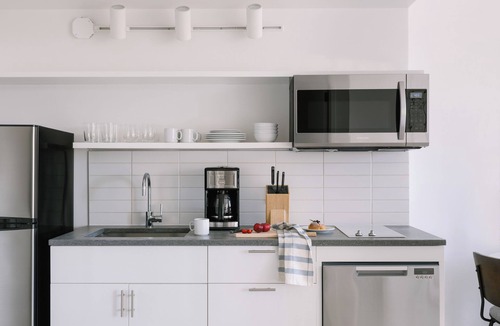 Hunters Point Apartment | Sonder Court Square | Queen Studio Apartment