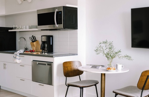 Hunters Point Apartment | Sonder Court Square | Queen Studio Apartment