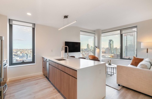 Hunters Point Apartment | Sophisticated One-Bedroom in Greenpoint, Brooklyn