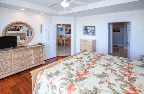 Sandbridge Condo | Southside, 3rd-floor condo with ocean view, balcony, WiFi & on-site pool/gym