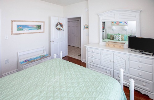 Sandbridge Condo | Southside, 3rd-floor condo with ocean view, balcony, WiFi & on-site pool/gym