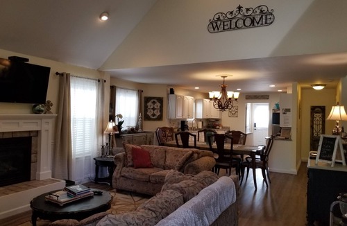 Lincoln Beach Cottage | Spa, Game room, Pool table, Short walk to beach through beautiful neighborhood!