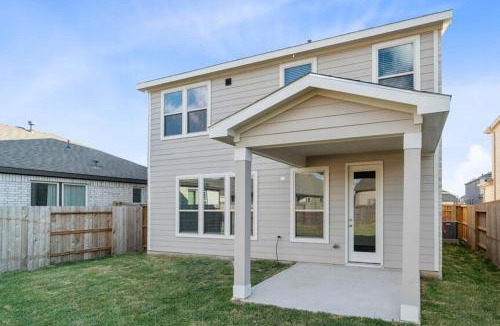 Cypress House | Spacious 3BR with Loft and Patio
