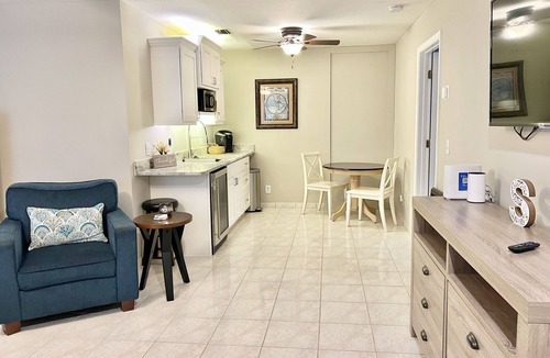 Wellington Villa | Spacious 1-bedroom just mins to WEF