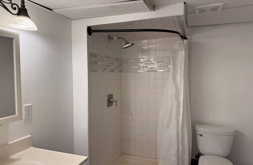 Smithtown Apartment | Spacious 2-bedroom apartment with WiFi, AC in wonderful Hauppauge/Smithtown