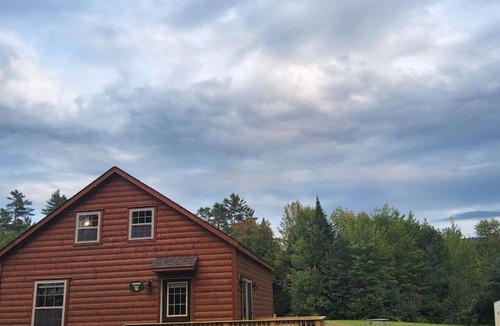 Bethlehem Cabin | Spacious 2-Bedroom Log Cabin with Loft