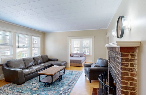Southbridge Apartment | Spacious 2 Bedroom 1 Bath apt
