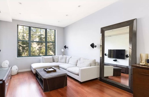 Williamsburg Apartment | Spacious 2bd Williamsburg apt with park access