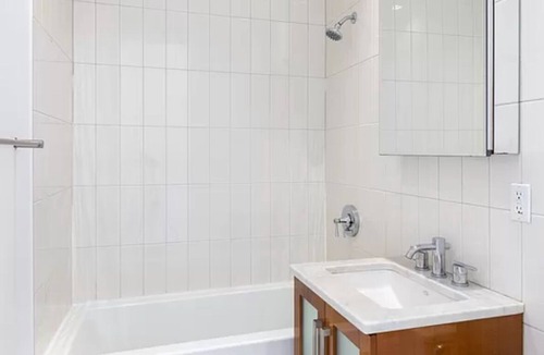 Williamsburg Apartment | Spacious 2bd Williamsburg apt with park access