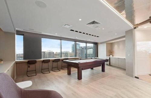 Fenway–Kenmore Apartment | Spacious 2bed 2bath, King bed, steps fenway park
