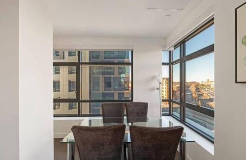 Fenway–Kenmore Apartment | Spacious 2bed 2bath, King bed, steps fenway park