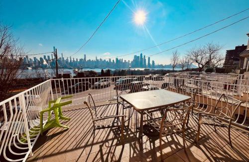 Weehawken Apartment | Spacious 3-bedroom Apartment Stunning Views NYC