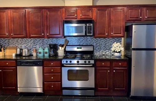 North Bergen Condo | Spacious 3 BR Apartment - NYC Skyline Views Nearby