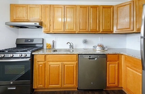 Bridgewater Apartment | Spacious 3BR/2BA Short Term Apartment Rental in Bridgewater