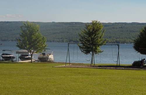 Town of Richmond House | Spacious 4 Bedroom/2 bathrooms Honeoye Lakehouse