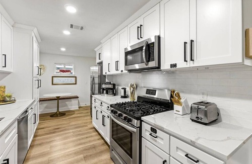 Westbury House | Spacious 4-bedroom house with AC, WiFi, Houston Hideaway 10 min to NRG