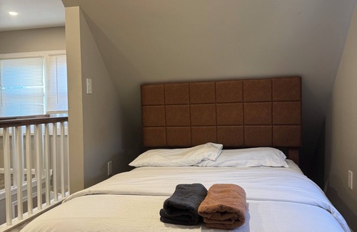 East Orange Apartment | Spacious 4-bedroom apartment in nice East Orange with WiFi, AC