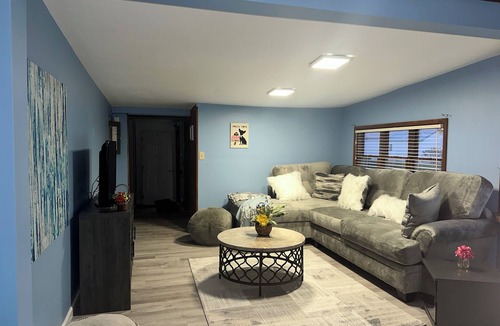 Town of Porter House | Spacious 4-bedroom house in charming Ransomville with WiFi