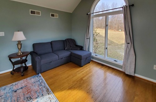Sabillasville House | Spacious 4 BR on 10 acres near Gettysburg!