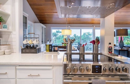 Manzanita House | Spacious 4BD Beach House - Pet-Friendly