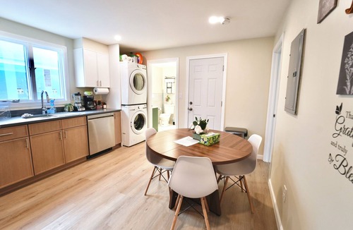 East Somerville Apartment | Spacious 4BDR/2BA- Walk to T-Station- Minutes to Boston