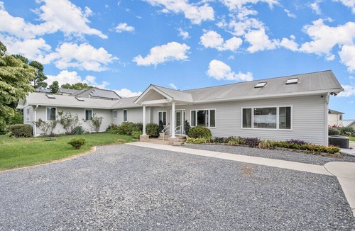 Stevensville House | Spacious 4BR Home w/waterviews! Recently updated, game room, roof top deck.
