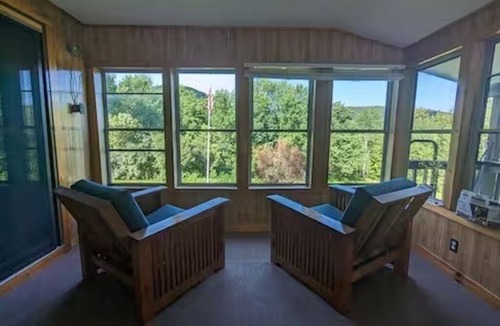 Chester Cabin | Spacious 5-bedroom cabin in charming Chester