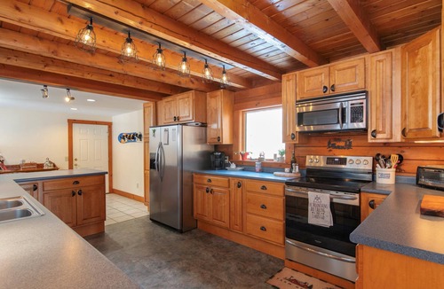 Chester Ski Chalet | Spacious 5-bedroom chalet with AC and WiFi in charming Chester