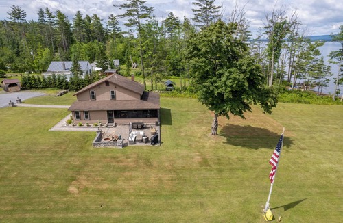 Broadalbin House | Spacious 5-bedroom house in charming Broadalbin directly on the lake