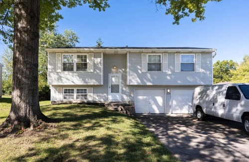 Parkdale House | Spacious 5-bedroom house in Cincinnati with Wi-fi, Fully Equipped Kitchen