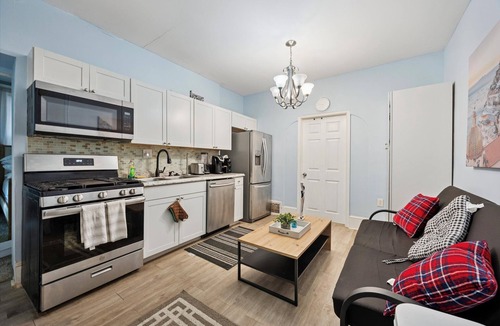 Wilmington House | Spacious 5-bedroom house with 1King + 4queen beds in lovely Wilmington