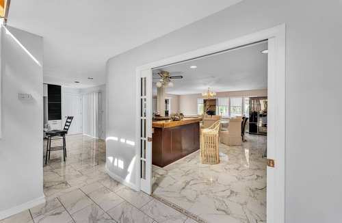 Bay Shore House | Spacious 5-bedroom house with WiFi, Close to 5000sqf