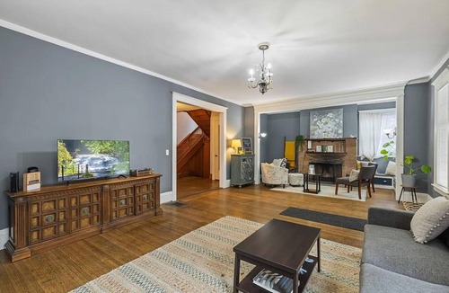 Rochester Apartment | Spacious 5 Bedroom In The Desirable area Of Park Ave Welcomes Large Groups
