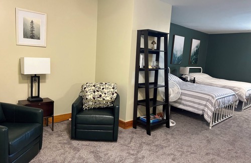 Sissonville Cabin | Spacious 5-bedroom lodge with WiFi and AC in peaceful countryside of Kenna,WV