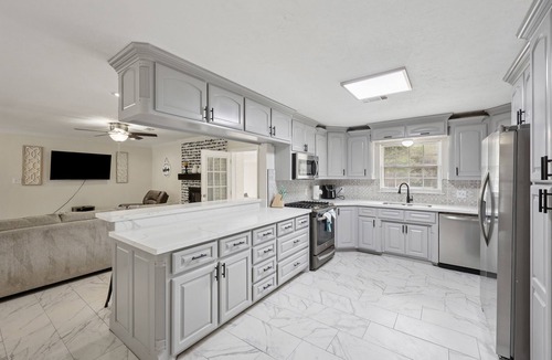 Bridge City House | Spacious 5 bedroom home in Bridge City w/pool